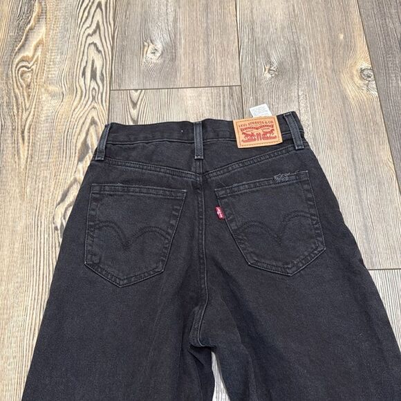 Levi's High Waisted Mom Jean - Picture 7 of 7